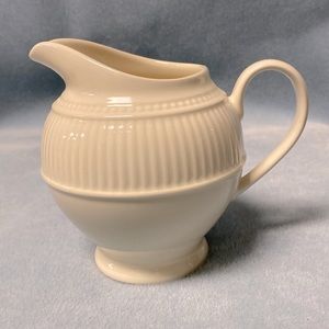 Creamer WINDSOR BY WEDGWOOD RIBS AND DOTS CREAMER
